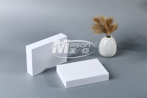 Il router di CNC che taglia il PVC spuma bordo 18mm per il Governo